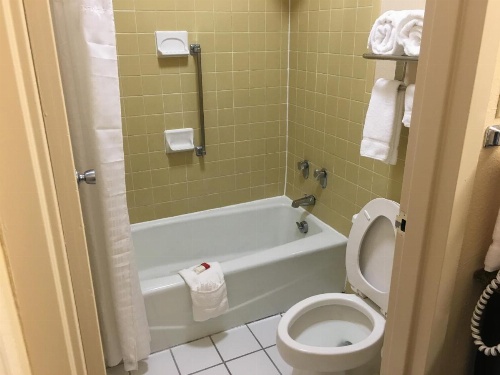 Travelodge by Wyndham Harriman image 8